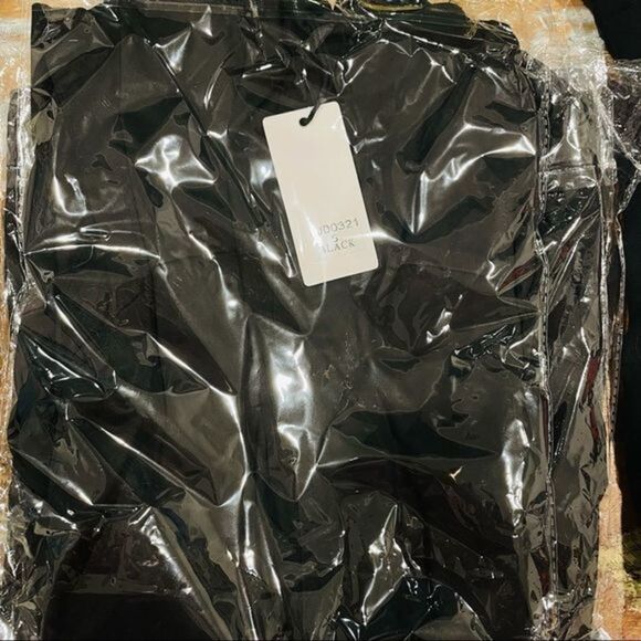 🆕 SEXY Black Sleeveless Jumpsuit - Picture 5 of 6